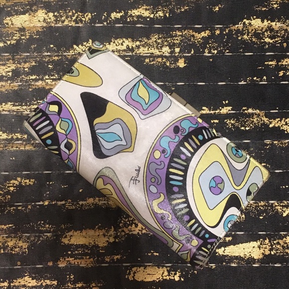 Emilio Pucci Handbags - Emilio Pucci $480 Continental Leather Wallet GUC